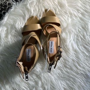 Steve Madden heel, brand new